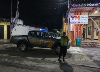 Personel Polsek Sanankulon Giat Rutin Kunjungi Pos Kamling Desa Guna Bersama Menjaga Sitkamtibmas Lingkungan Sekitar.