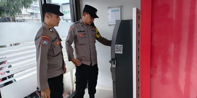Patroli Perbankan Polsek Sananwetan Antisipasi Tindak Kejahatan yang Menyasar Mesin ATM di Bulan Ramadhan