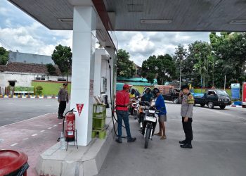 Patroli Rutin Siang Polsek Sananwetan Ciptakan Situasi Aman dan Kondusif di Area Obyek Vital SPBU