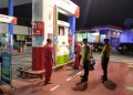 Patroli Harkamtibmas Malam, Polsek Sananwetan Sambangi SPBU Sampaikan Himbauan dan Tingkatkan Kewaspadaan