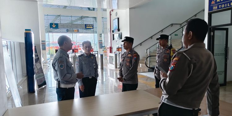 Patroli Obyek Vital, Polsek Sananwetan Sambangi Terminal Patria Pantau Arus Mudik dan Ciptakan Rasa Aman bagi Calon Penumpang