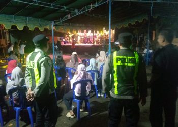 Polsek Ponggok Amankan Kegiatan Elektone Plus HUT ke-81 RI di Desa Maliran