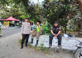 POLSEK WONODADI LAKSANAKAN PATROLI DIALOGIS BERSAMA ANGGOTA BANSER, SAMPAIKAN PESAN KAMTIBMAS DAN LAYANAN POLRI 110