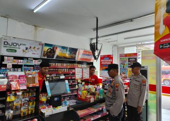 Polsek Wonodadi Laksanakan Patroli Obvit Antisipasi 3C di Alfamart Kunir