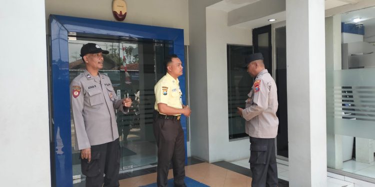 Polsek Wonodadi Intensifkan Patroli Objek Vital di Sekitar Bank BRI untuk Cegah Gangguan Kamtibmas